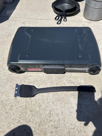 COLEMAN CAMP STOVE