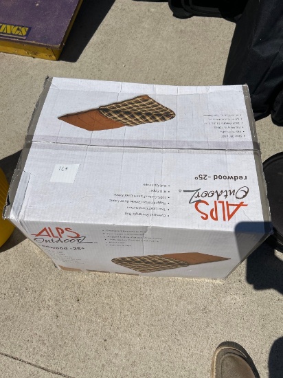 ALPS OUTDOORS SLEEPING BAG NIB