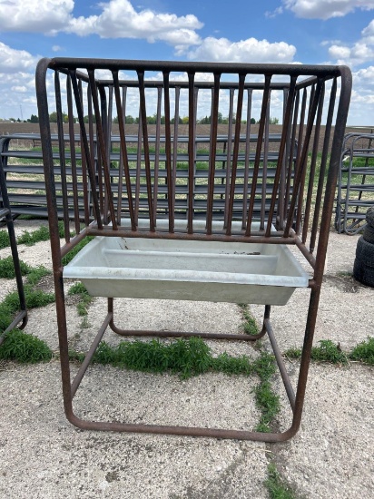 Cage type hay feeder 8x6x6