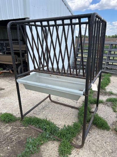 Cage type hay feeder 8x6x6