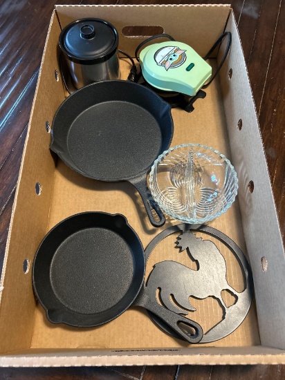 Cast iron skillets, yoda waffle maker, small crock pot, chicken decoration Shipping