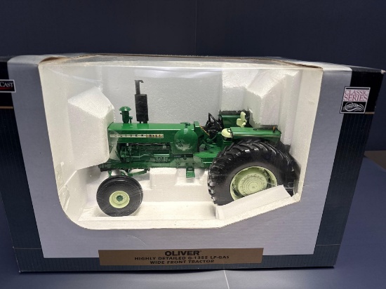 1/16 scale Spec Cast Classic Series Highly Detailed Oliver G-1355 Gas Tractor-NIB