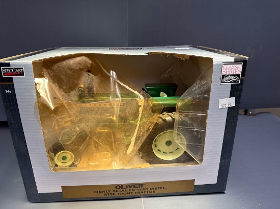 1/16 Scale SpecCast Classic Series Oliver Highly Detailed 1750 diesel tractor in damaged box