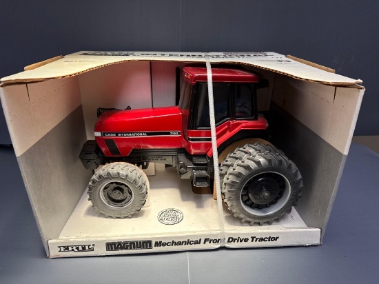 1/32 scale Ertl Case IH 7150 Tractor in box