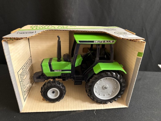 Ertl 1/16th Scale Duetz-Allis 6260 Tractor in box