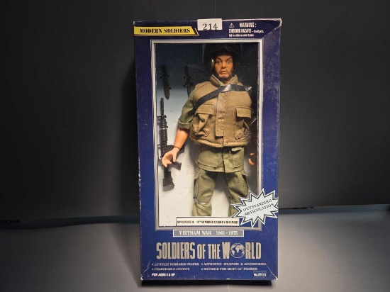 Soldiers of the World Vietnam War Specialist 4-11 Armored Camry Regiment Action Figures-NIB