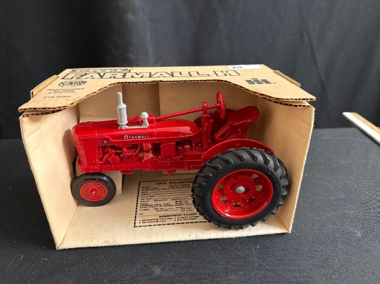Ertl 1/16th Scale Farmall H Tractor in Box