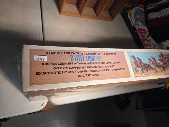 Lindberg 1/16 Scale Wells Fargo Overland Stagecoach Plastic Model Construction kit in box