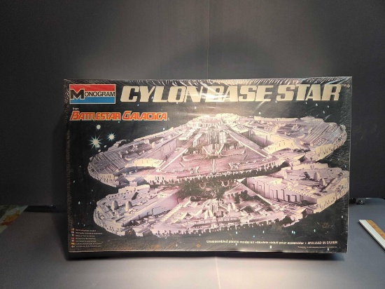 Monogram Cyclone Base Star Model Kit