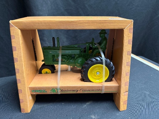 1/16th Scale Ertl John Deere 40th Anniversary Commemorative Tractor in Box