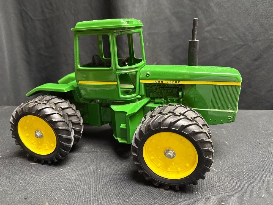 1/16th Scale Ertl John Deere 4WD Tractor