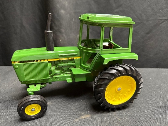 1/16th Scale Ertl John Deere Tractor