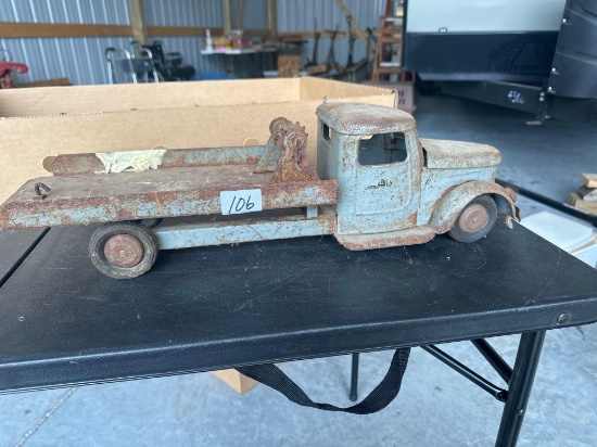 1940's Structo tow truck.