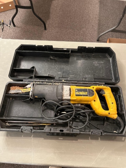 Dewalt corded reciprocating saw with case