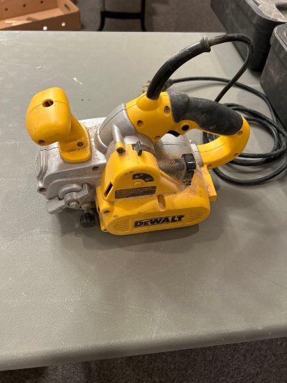 Dewalt corded 3x21 Belt Sander, sand paper, dust catcher and case