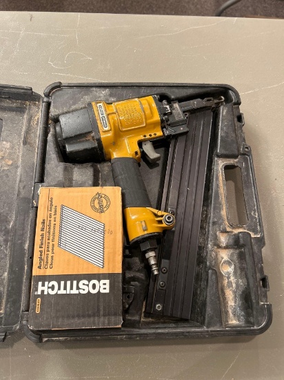 Stanley Bostitch N60FN air nailer, carry case, set of nails