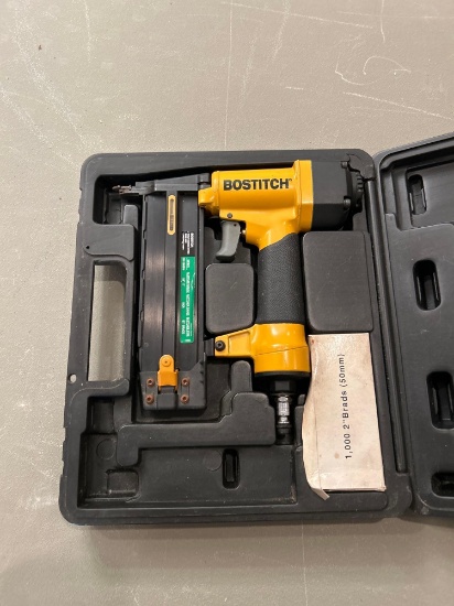 Bostitch Model SB-1850BN Brad Nailer, box of nails