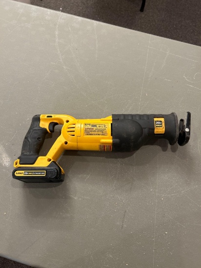 Dewalt cordless reciprocating saw, battery included