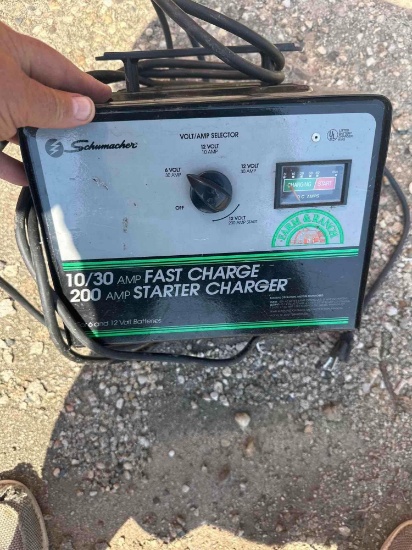 SCHUMACHER 13/30 AMP 6-12 VOLT BATTERY CHARGER