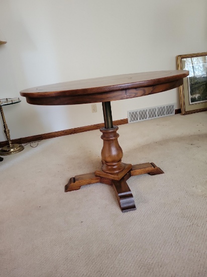 Adjustable oak coffee or dinner table