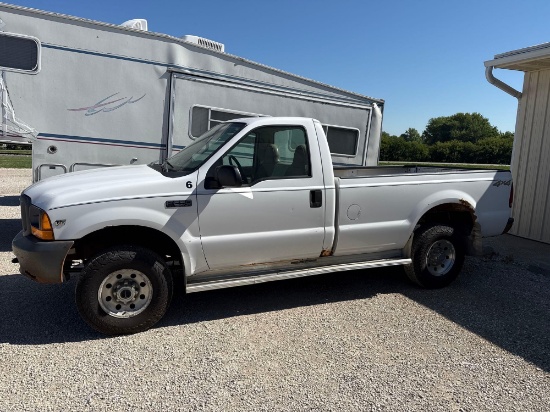 2000 Ford F250 Super Duty Regular Cab Gas Pickup w/5.4L Triton 8 cyl. engine, 213,838 miles