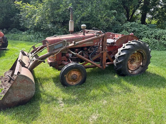 1957 International 350 Diesel Tractor, WF w/Snap Tach Loader, Fast hitch, Rear blade - Non running