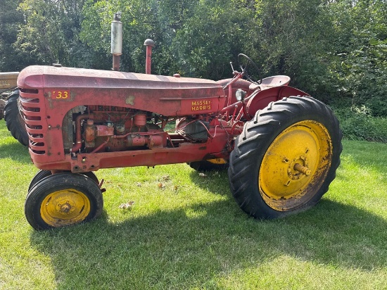Massey Harris 33 Tractor, NF, Fenders, 12.4-38 Rear Tire Size - Non Running
