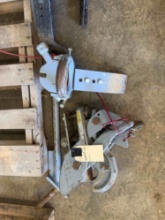 PINTLE HOOK AND RECEIVER MOUNT ASSEMBLY