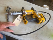 DEWALT CORDLESS GREASE GUN