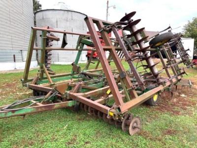 John Deere "722" Combo-Mulch Finisher, 24', Hyd Fold, 5 Bar Coil Tine