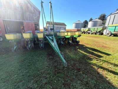 JOHN DEERE "7000" PLANTER, PULL TYPE, 12x30, GROUND DRIVE, WING FOLD