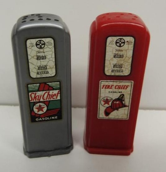 Texaco Gas Pump S&P Shakers w/ Original Box