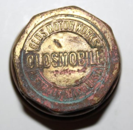 Early Oldsmobile Motor Car Co Brass Threaded Hubcap