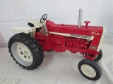 IH Farmall Turbo 1206 Diesel w/box