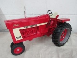 IH Farmall 1066 Turbo Scale 1:8 with box