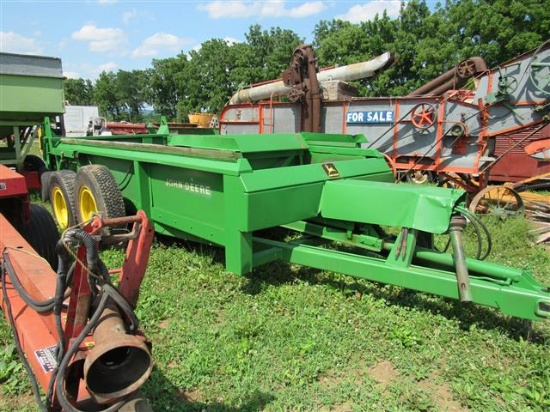 JD 785 Hyd Push Manure Spreader