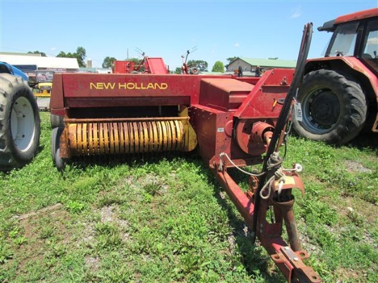 NH 315 Baler w/Thrower, Hyd Tension