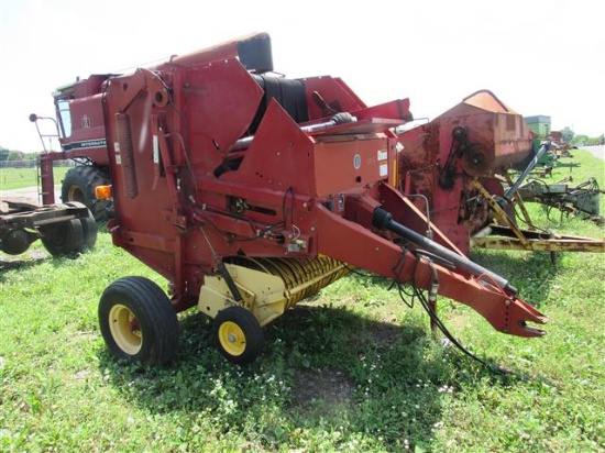 NH BR730 Round Baler