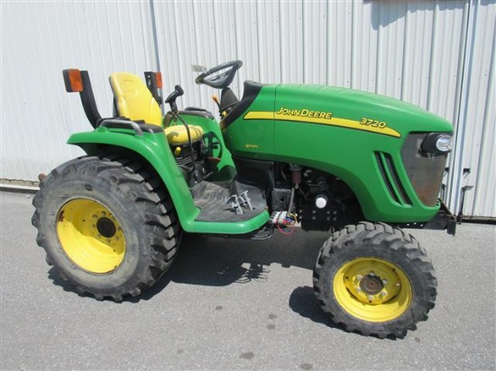 JD 3720 HST E-Hydro 4WD Compact 834 Hrs