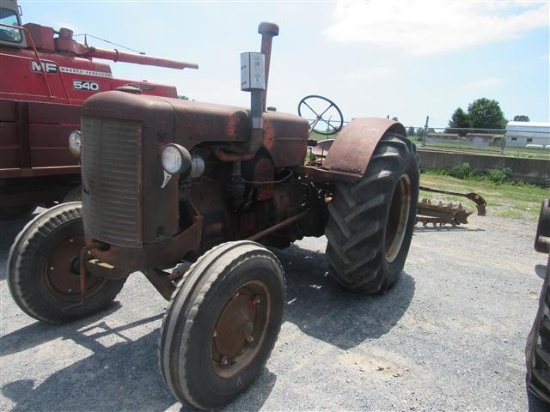 Case LA Tractor - gas, runs