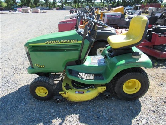 JD LX255 L&G Tractor - Runs (Manual in Office)