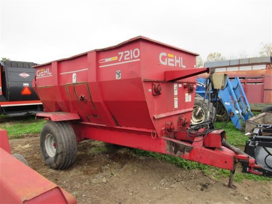 Gehl 7210 Feed Mixer