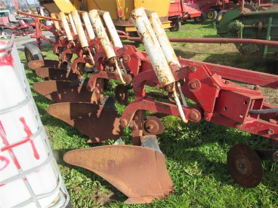 IH 700 5B Auto Reset Plow