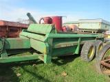 JD 780 Hydra-Push Spreader w/Tailgate