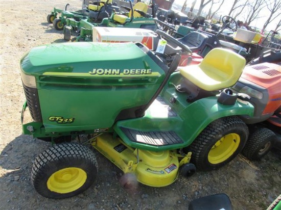 JD GT235 Tractor