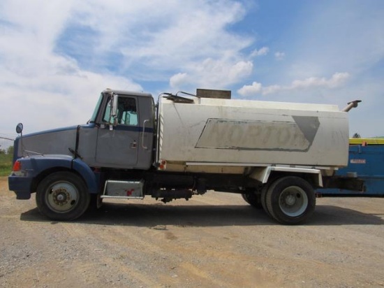 1998 Volvo Truck w/ 3500 gal Manure Tank w/ Title  4V4VBAPF4TN723765 Miles: 711,035