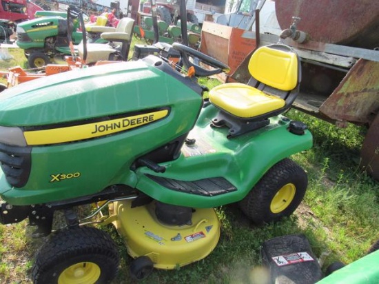 JD X300, 42" Deck, 886 Hrs