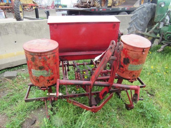 MF 3pt 2R Cornplanter