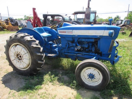 3000 Ford Tractor (ride & drive)