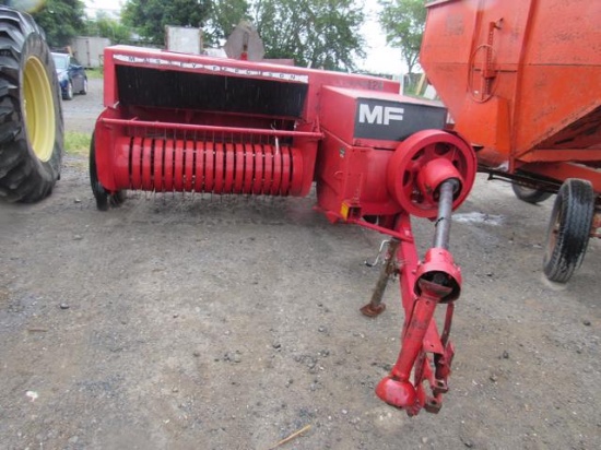 MF 124 Baler